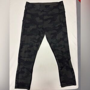 Lululemon Women’s Green and Black Camouflage Leggings